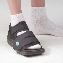 DeRoyal Hospital Grade Post-Op Shoe, Med-Surg * Black, Female, S * 1 Each DS1015-10 - Home Health Superstore